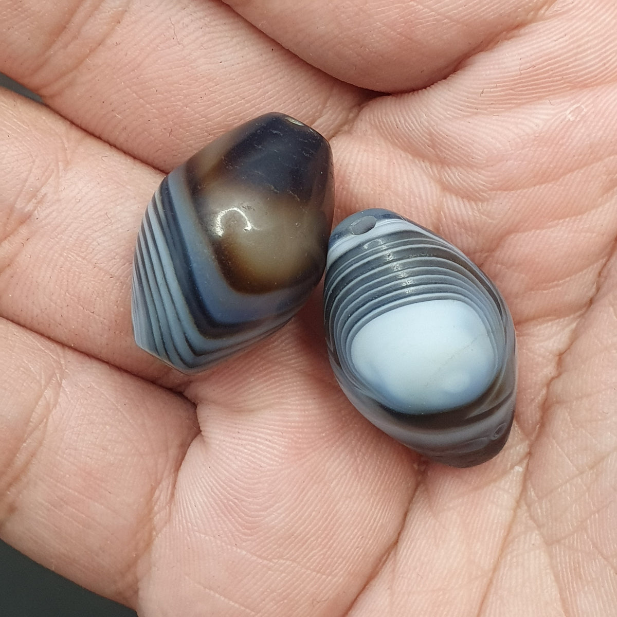 Lot vintage de 2 perles d'agate calcédoine