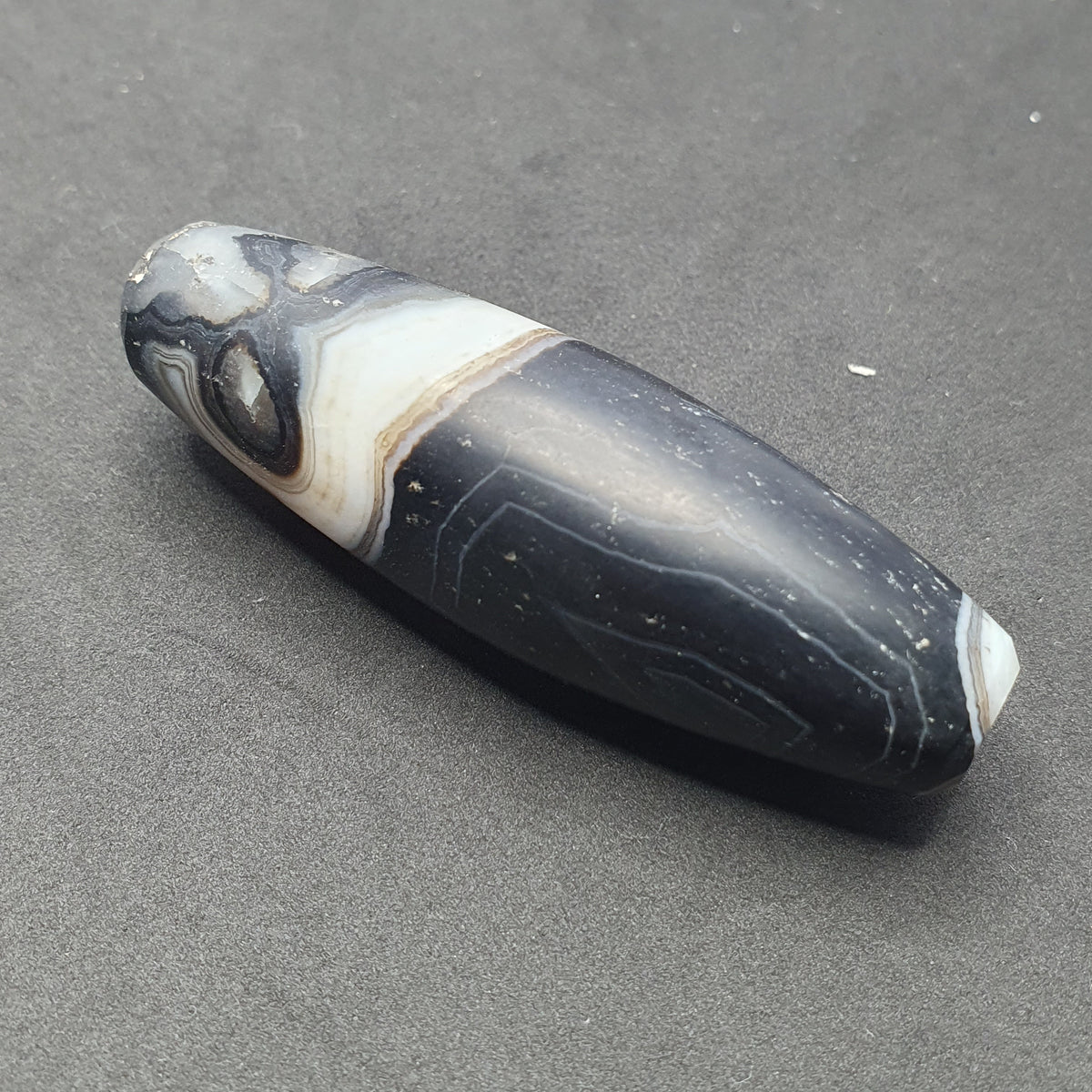 Perle unique vintage agate du Tibet de l'Himalaya à motifs
