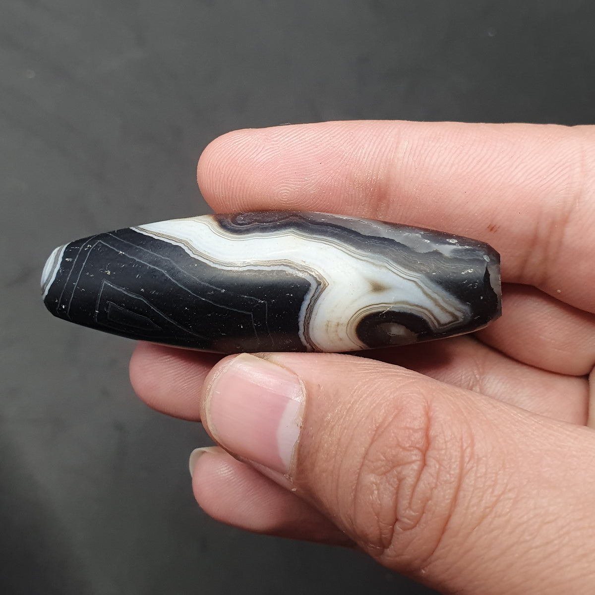 Perle unique vintage agate du Tibet de l'Himalaya à motifs