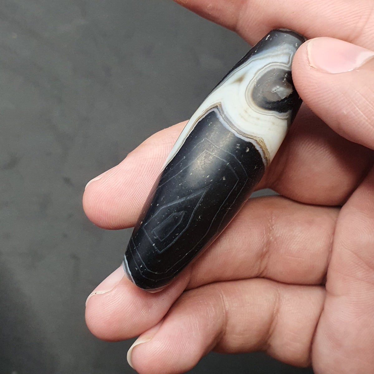 Perle unique vintage agate du Tibet de l'Himalaya à motifs