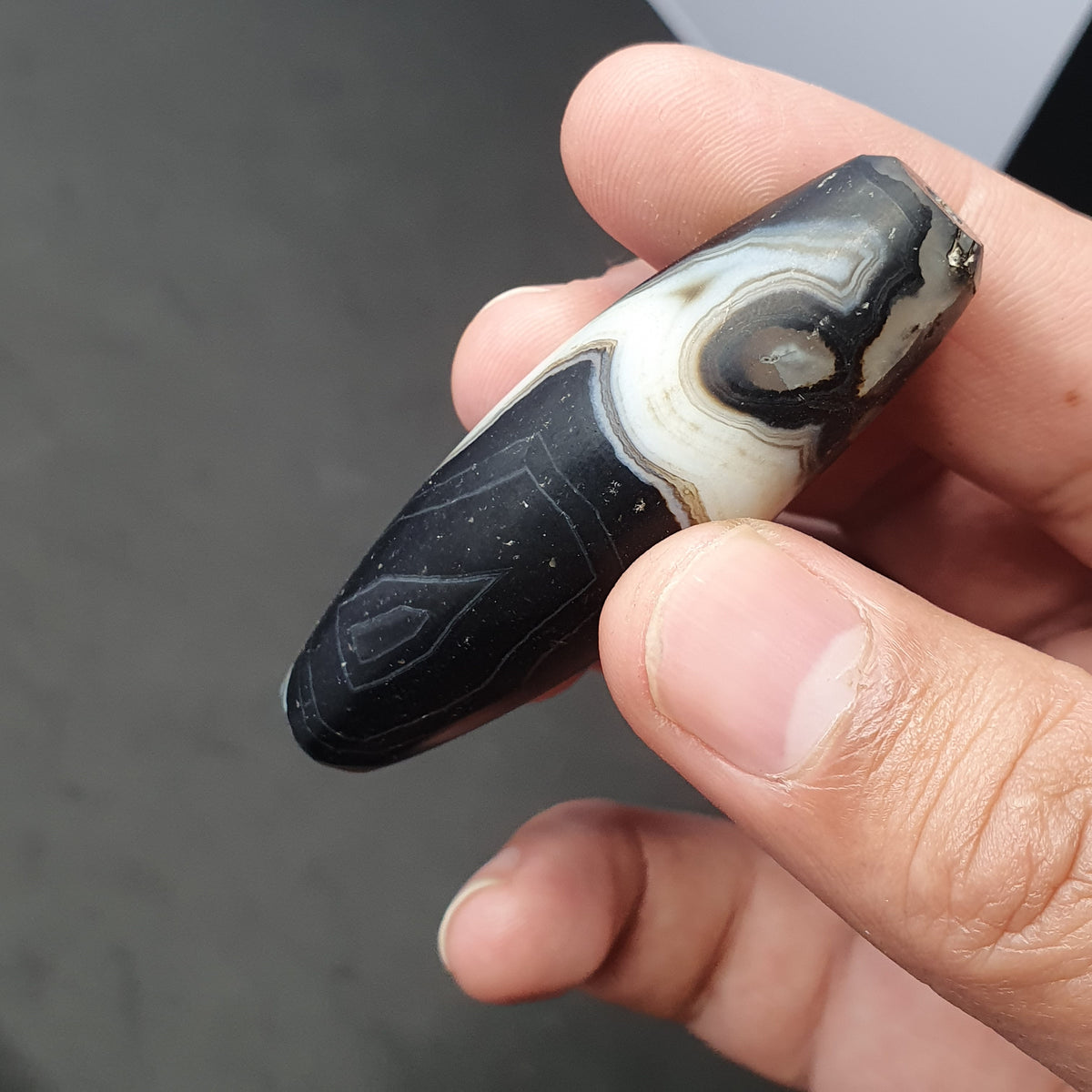 Perle unique vintage agate du Tibet de l'Himalaya à motifs