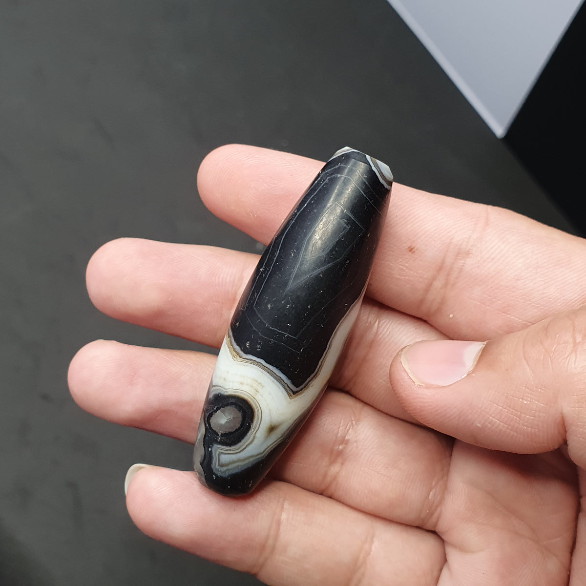 Perle unique vintage agate du Tibet de l'Himalaya à motifs