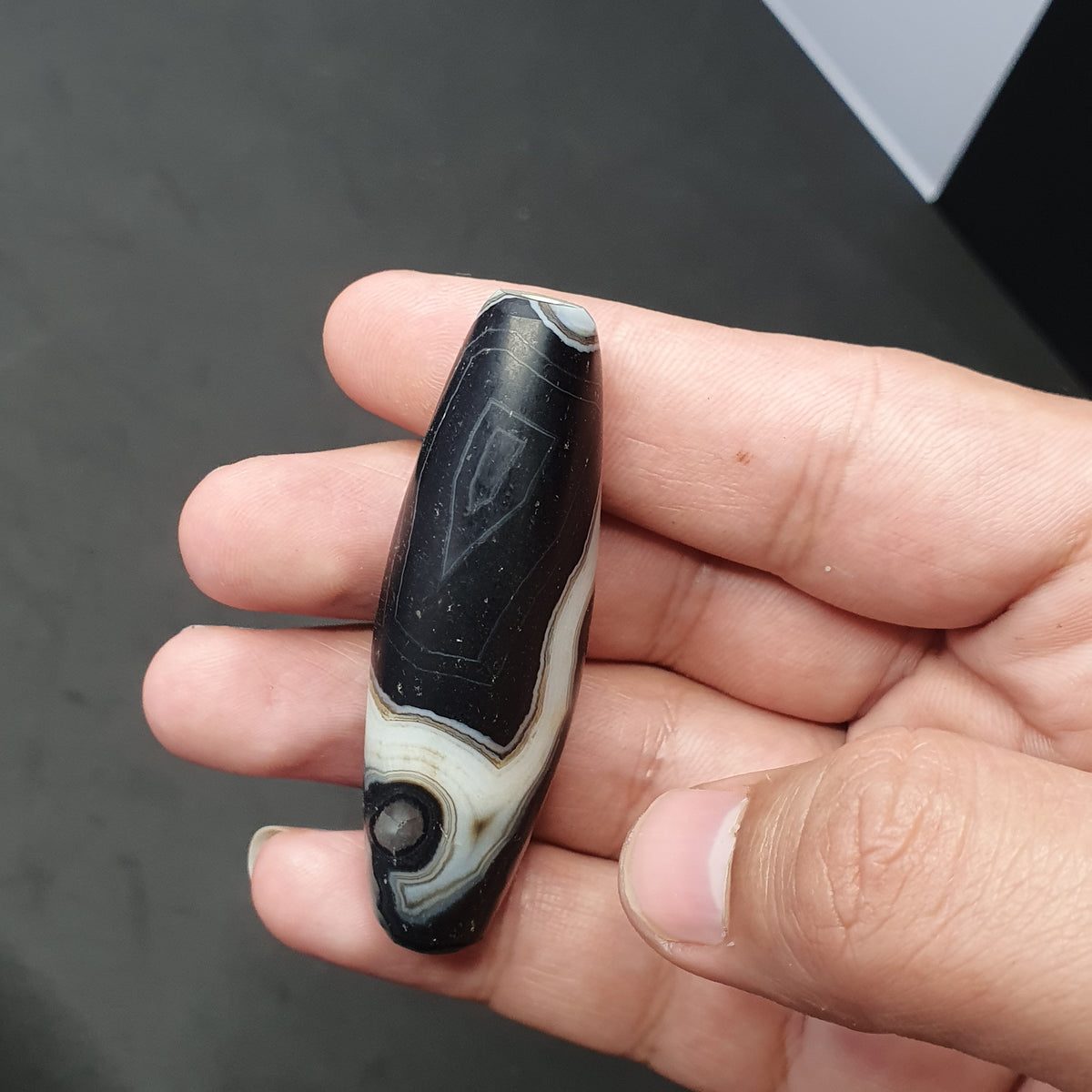 Perle unique vintage agate du Tibet de l'Himalaya à motifs