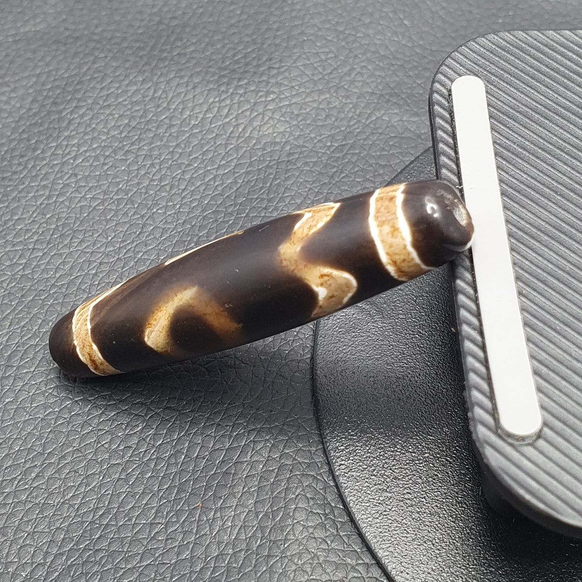 Amulette Perle Dzi en Agate Tibétaine de l'Himalaya Vintage