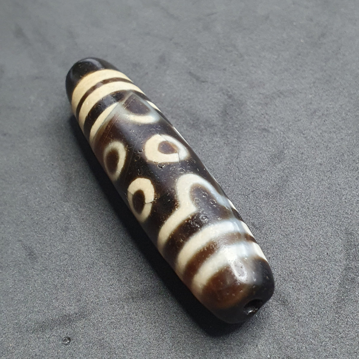 Amulette perle Dzi en agate tibétaine vintage à 7 yeux