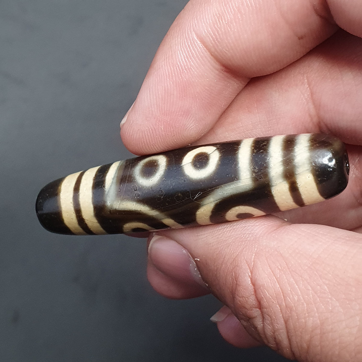 Amulette perle Dzi en agate tibétaine vintage à 7 yeux