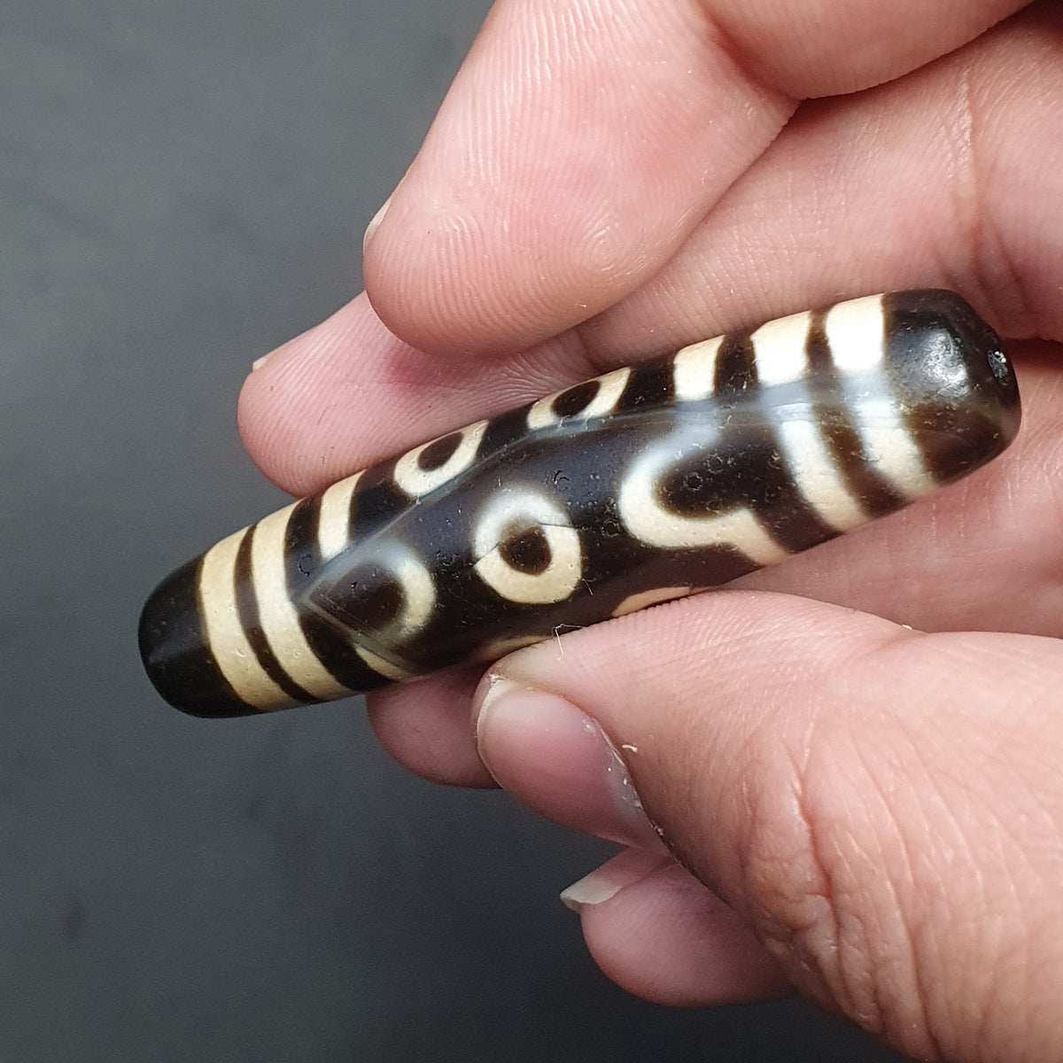 Amulette perle Dzi en agate tibétaine vintage à 7 yeux