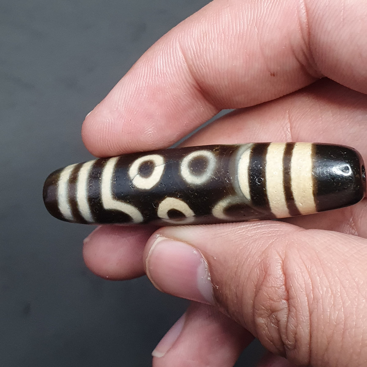 Amulette perle Dzi en agate tibétaine vintage à 7 yeux