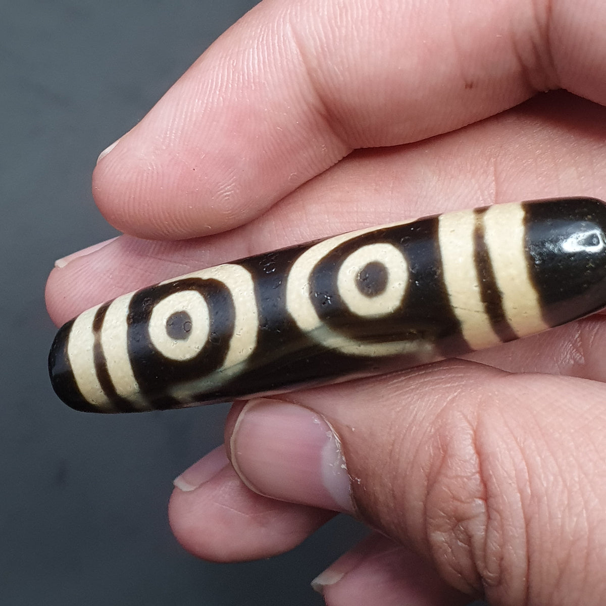 Amulette perle Dzi en agate tibétaine vintage à 7 yeux