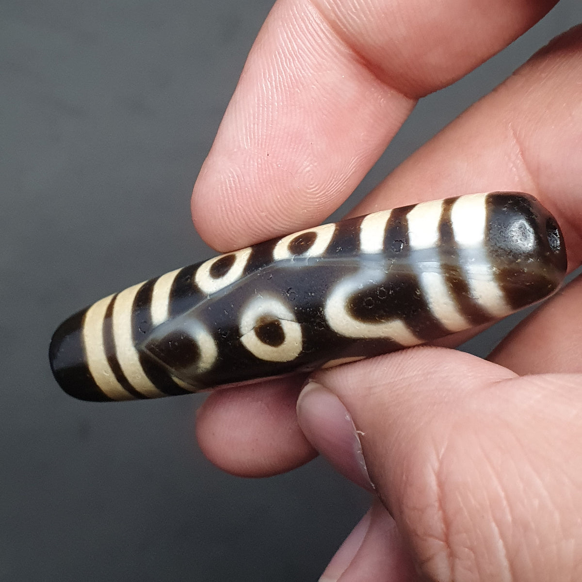 Amulette perle Dzi en agate tibétaine vintage à 7 yeux