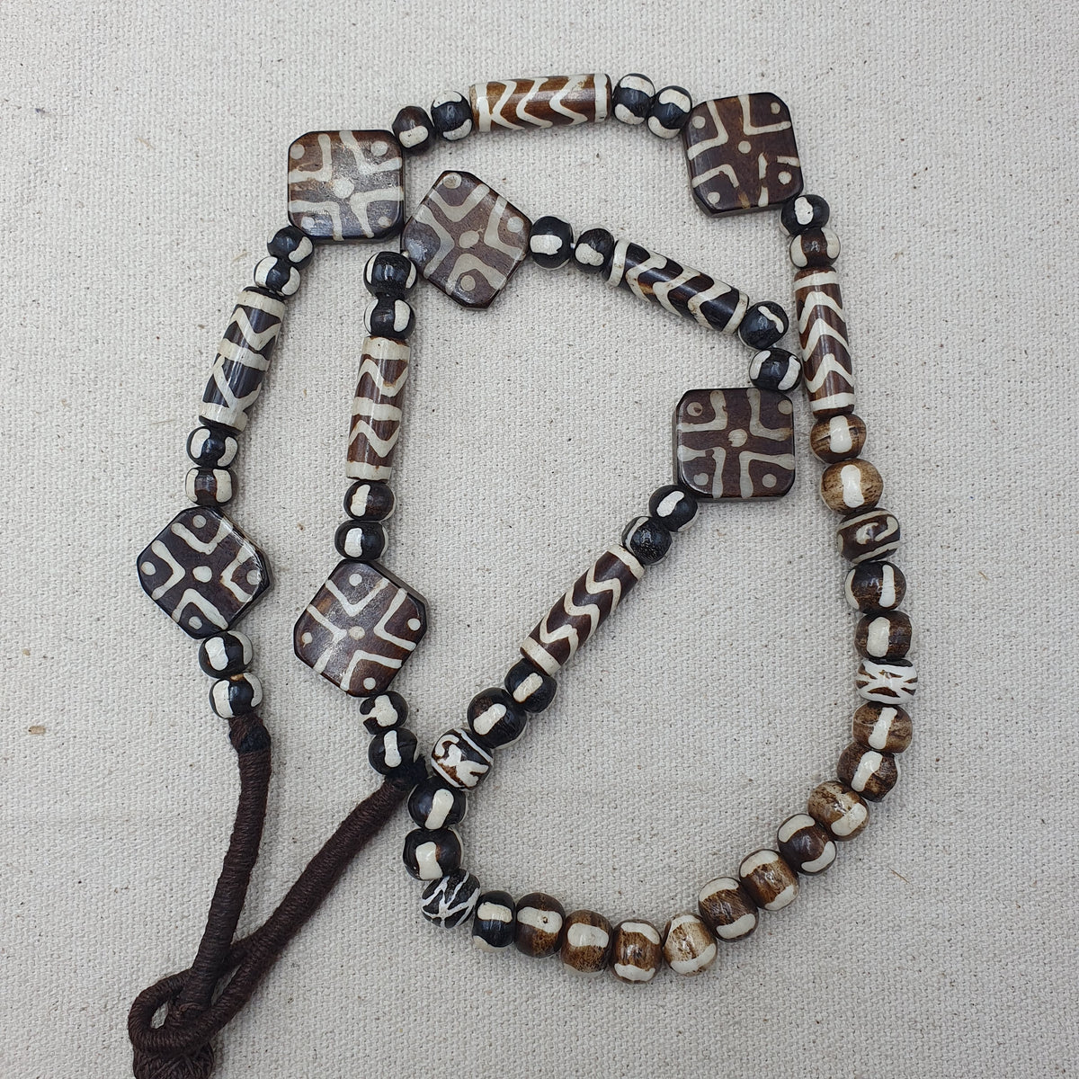 Collier de perles en os style Pumktek vintage