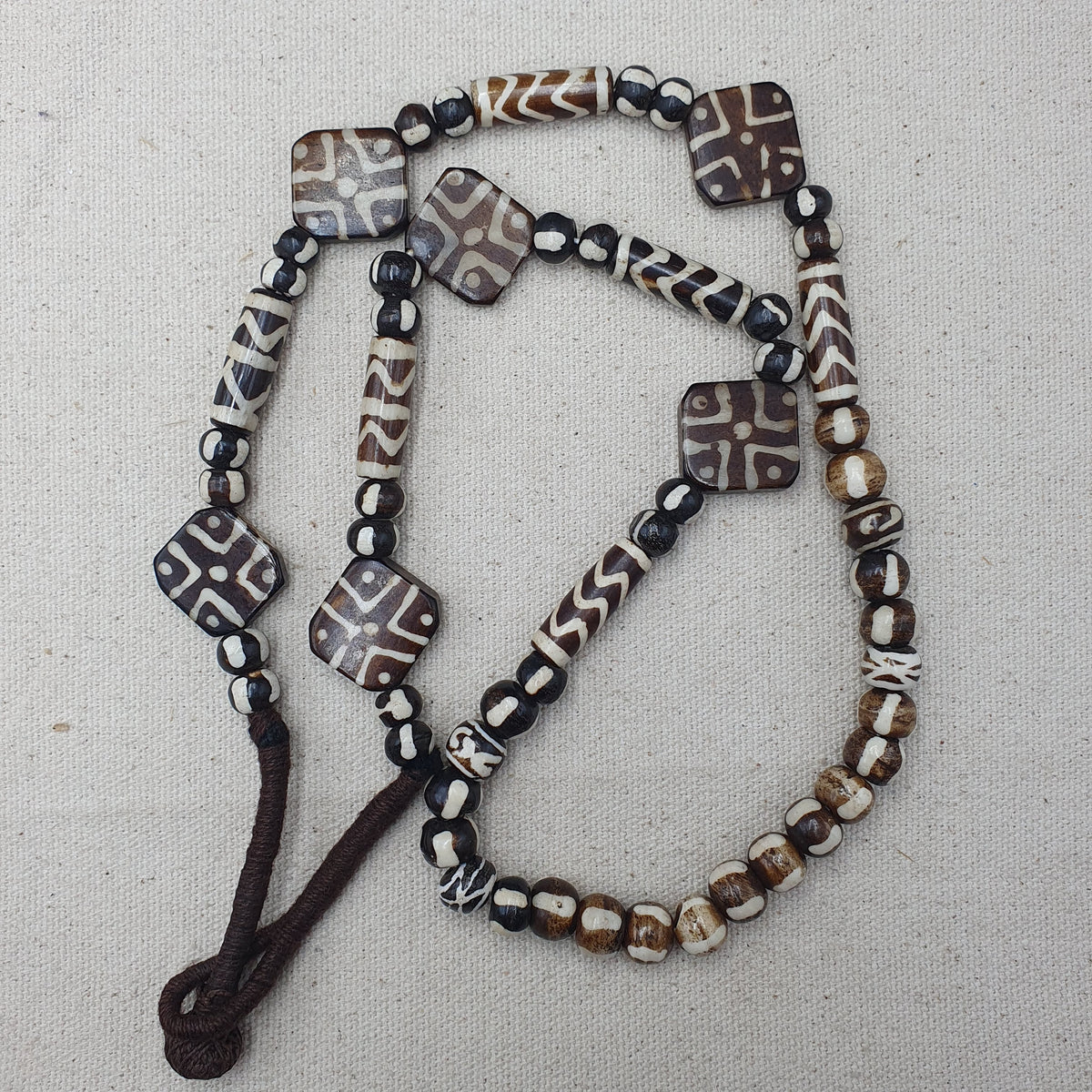 Collier de perles en os style Pumktek vintage