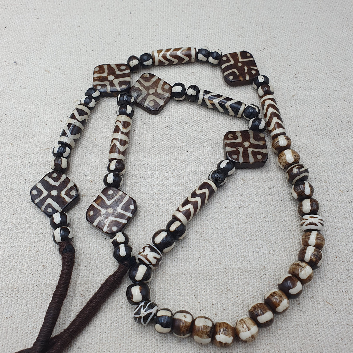 Collier de perles en os style Pumktek vintage