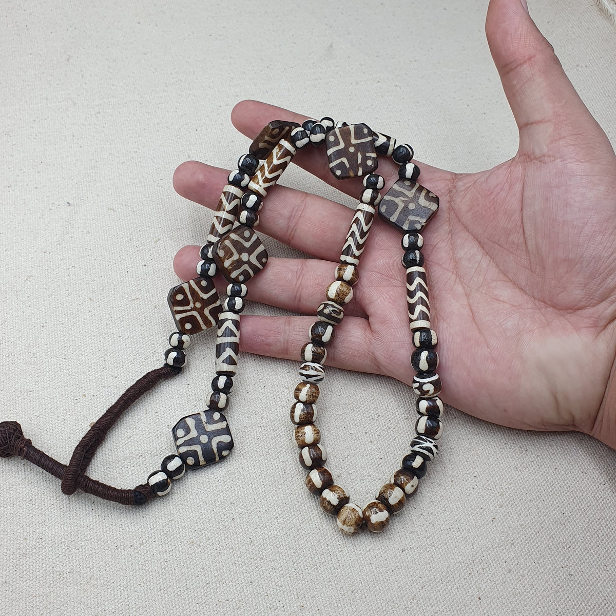 Collier de perles en os style Pumktek vintage