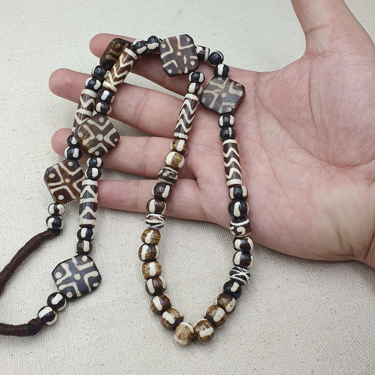 Collier de perles en os style Pumktek vintage