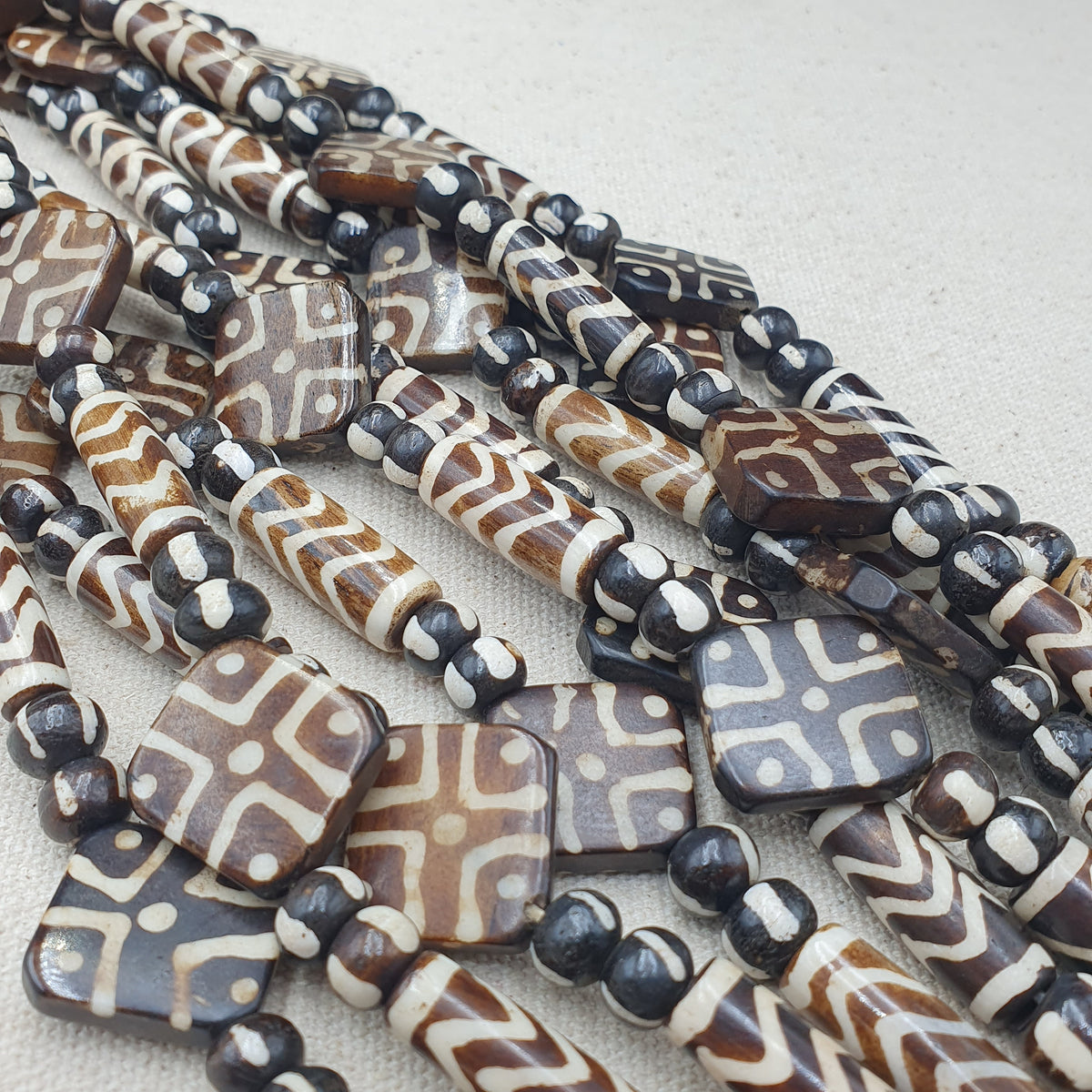Collier de perles en os style Pumktek vintage