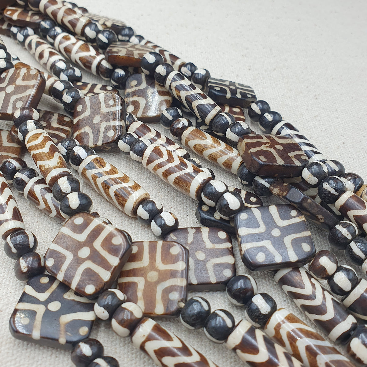 Collier de perles en os style Pumktek vintage
