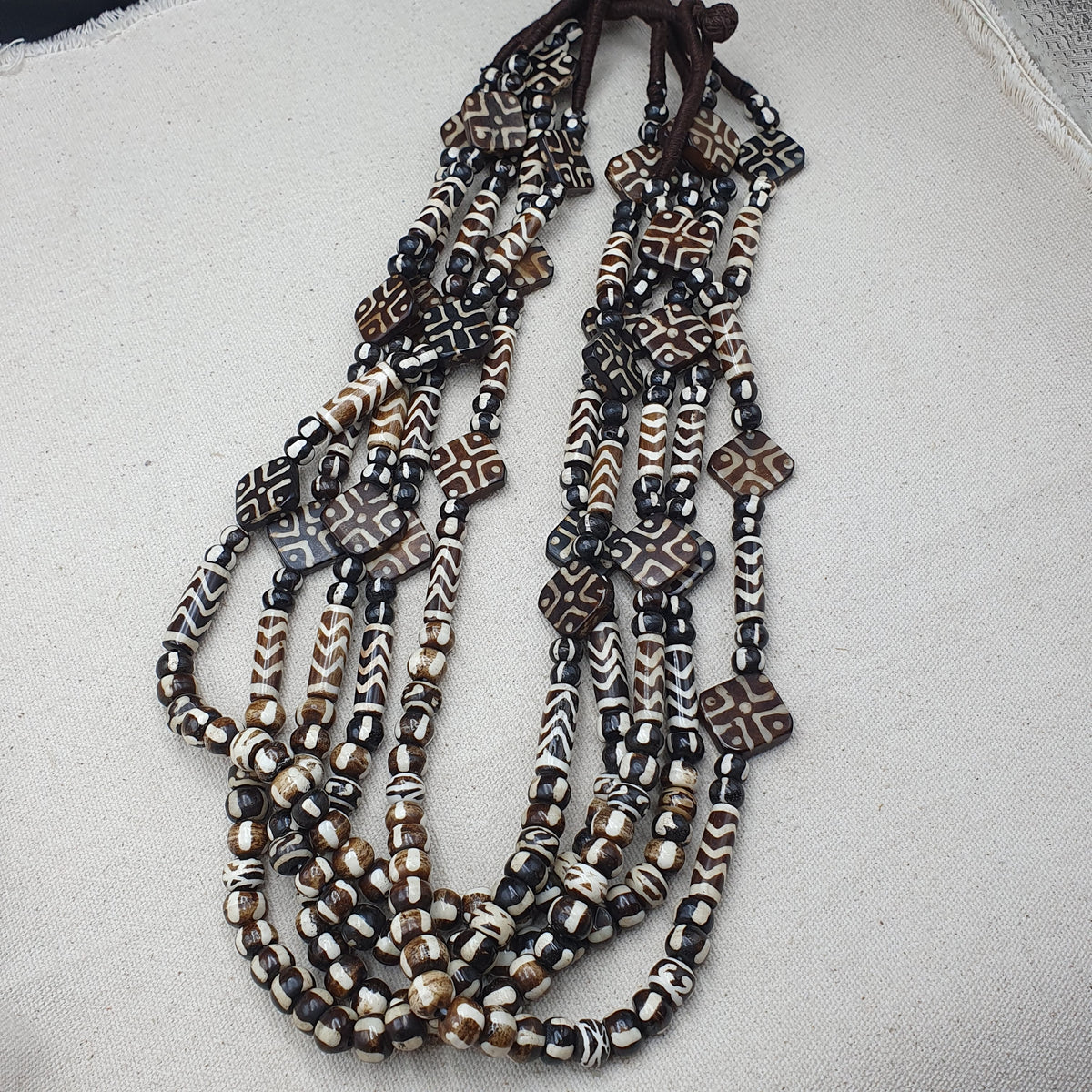 Collier de perles en os style Pumktek vintage