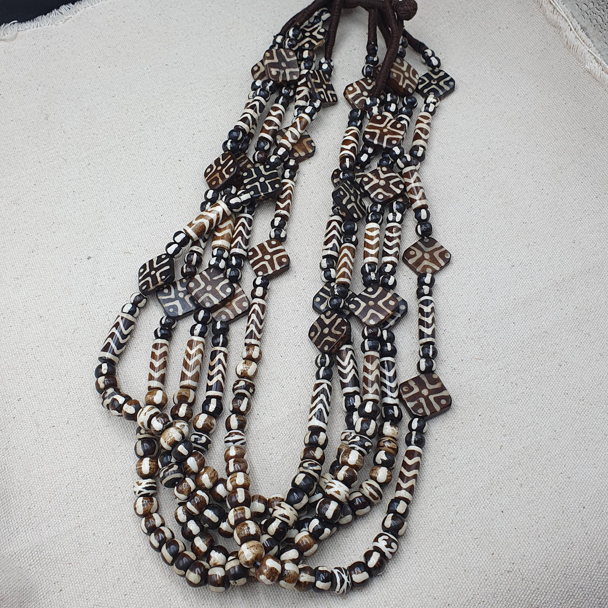 Collier de perles en os style Pumktek vintage