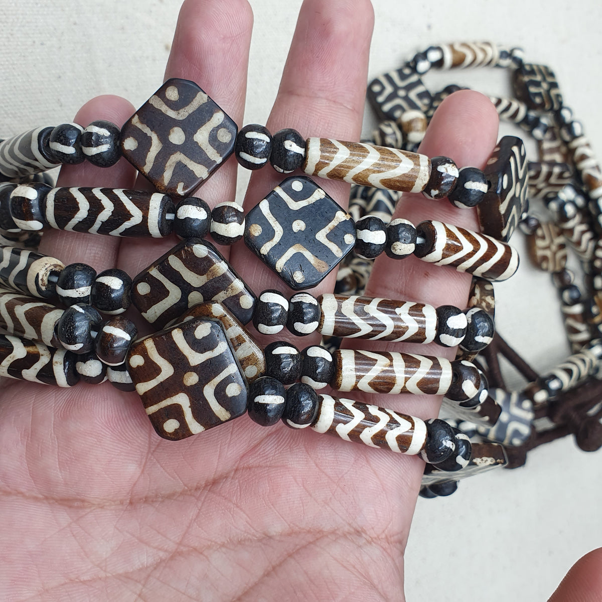 Collier de perles en os style Pumktek vintage