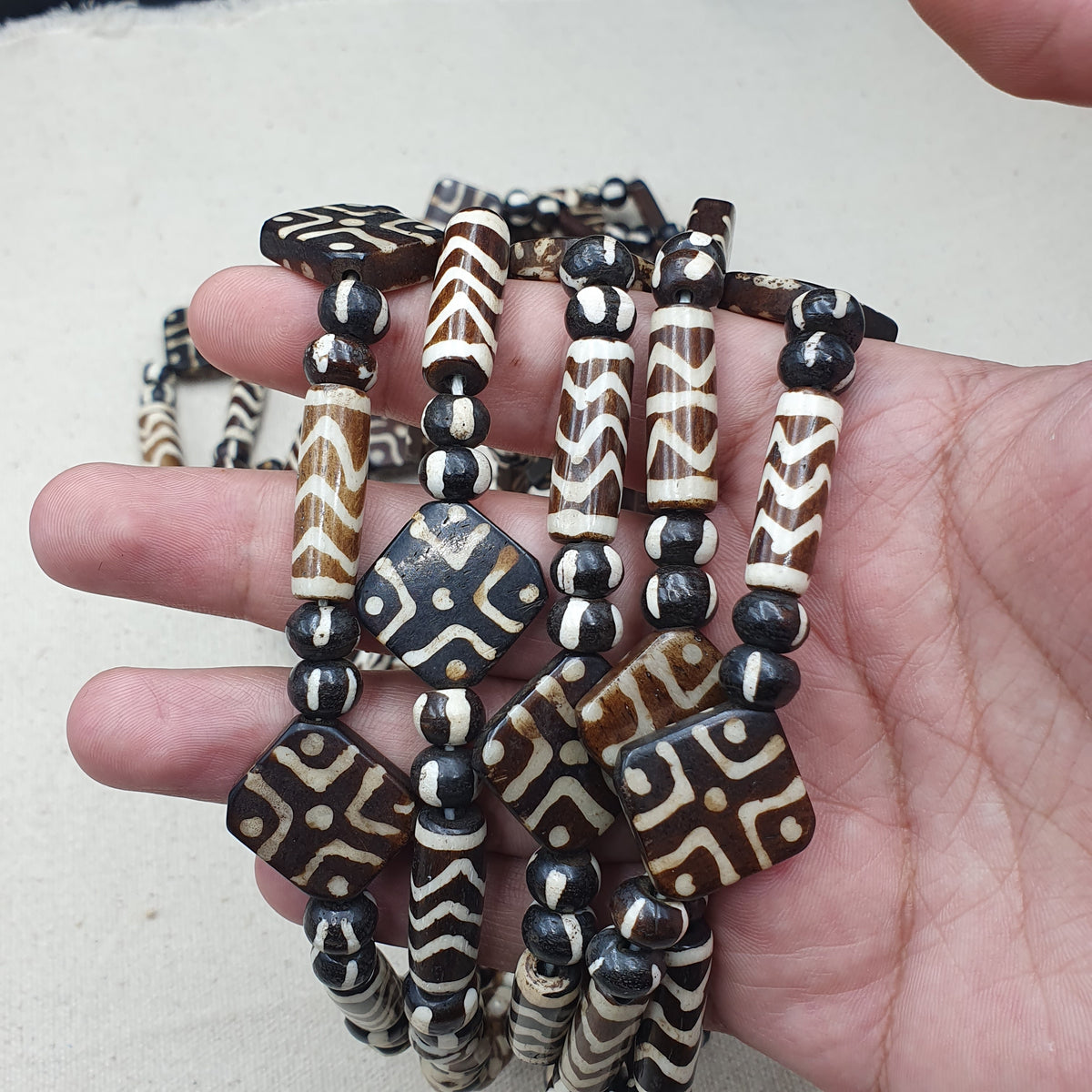 Collier de perles en os style Pumktek vintage
