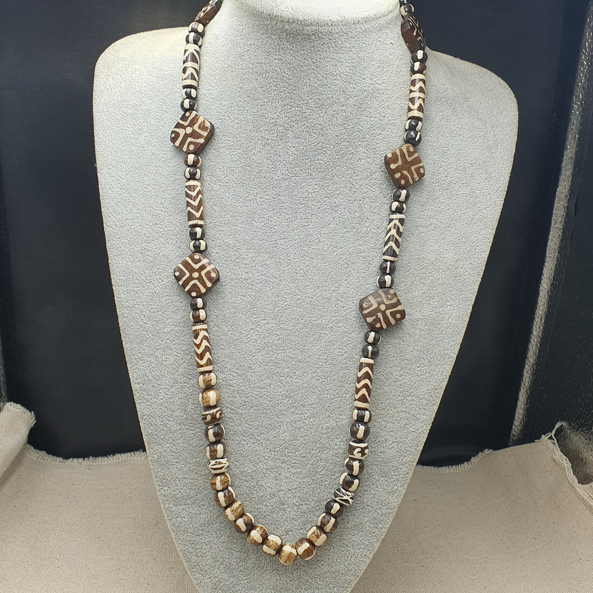 Collier de perles en os style Pumktek vintage
