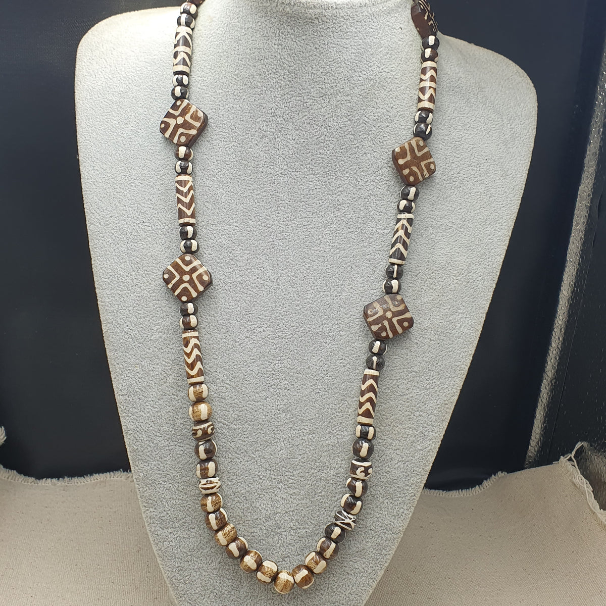 Collier de perles en os style Pumktek vintage