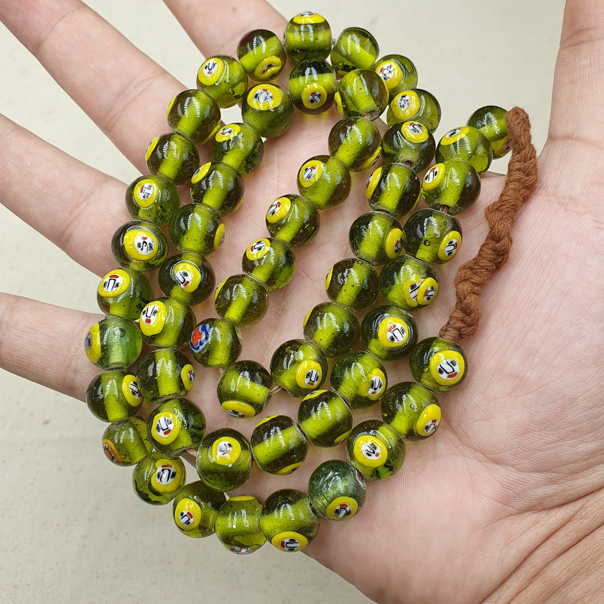 Collier de perles vertes citron de style vénitien antique