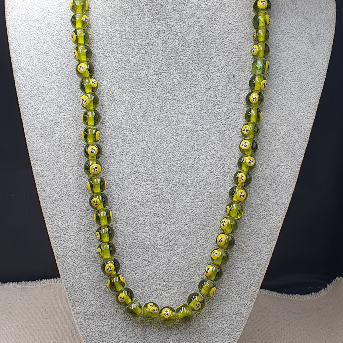 Collier de perles vertes citron de style vénitien antique