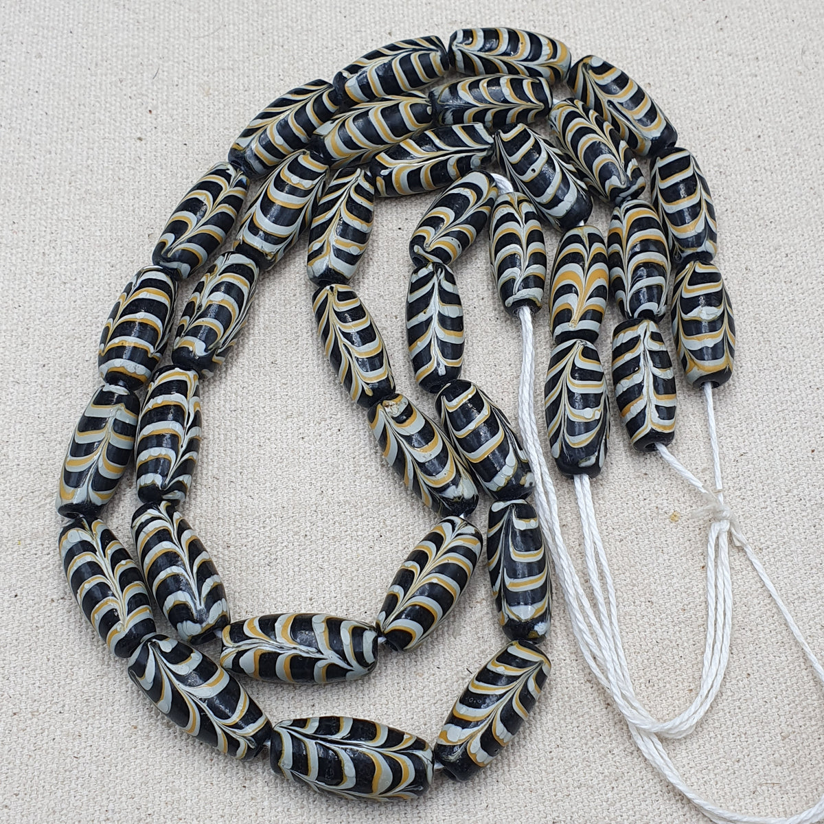 Collier de perles vintage en verre de plumes d'art Venerano