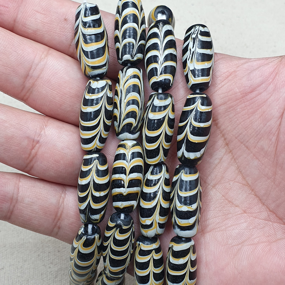 Collier de perles vintage en verre de plumes d'art Venerano