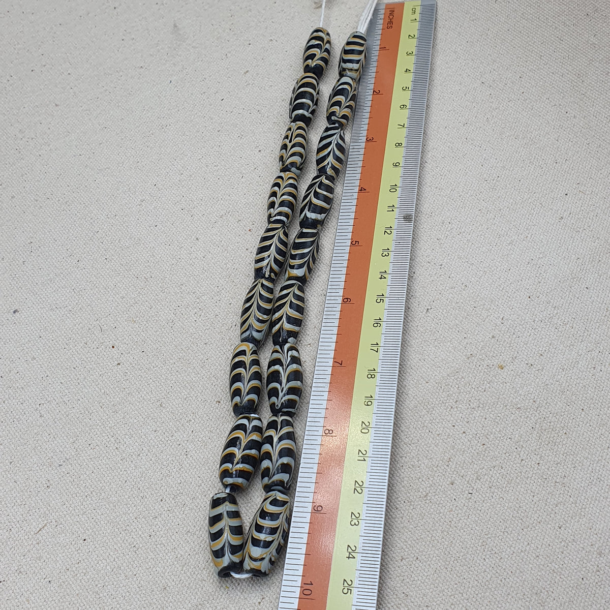 Collier de perles vintage en verre de plumes d'art Venerano
