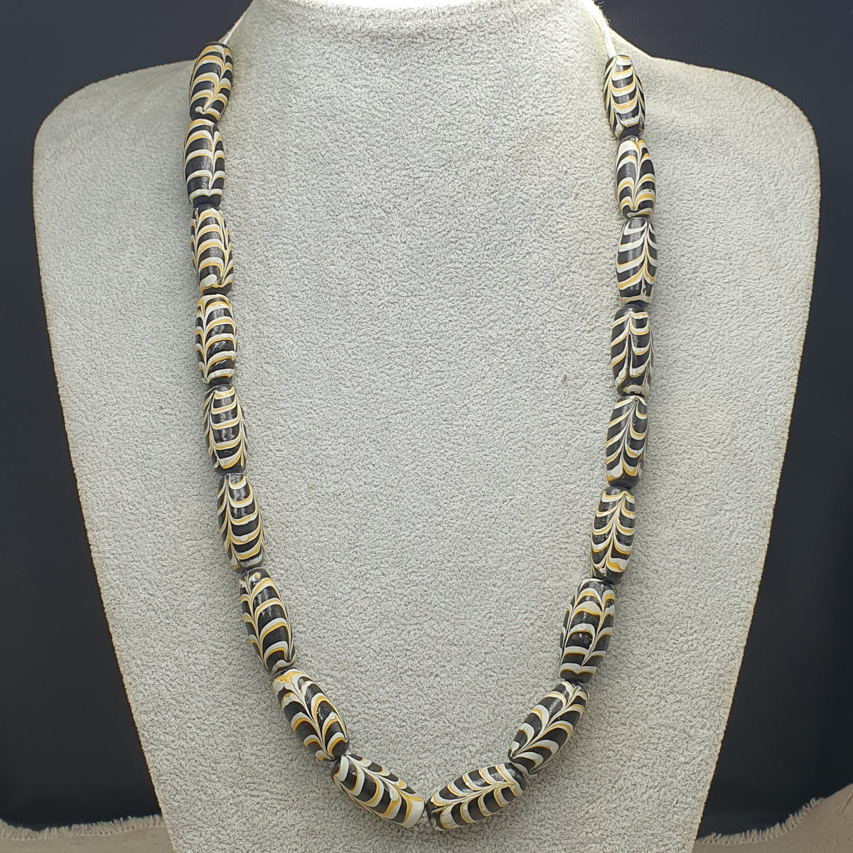 Collier de perles vintage en verre de plumes d'art Venerano