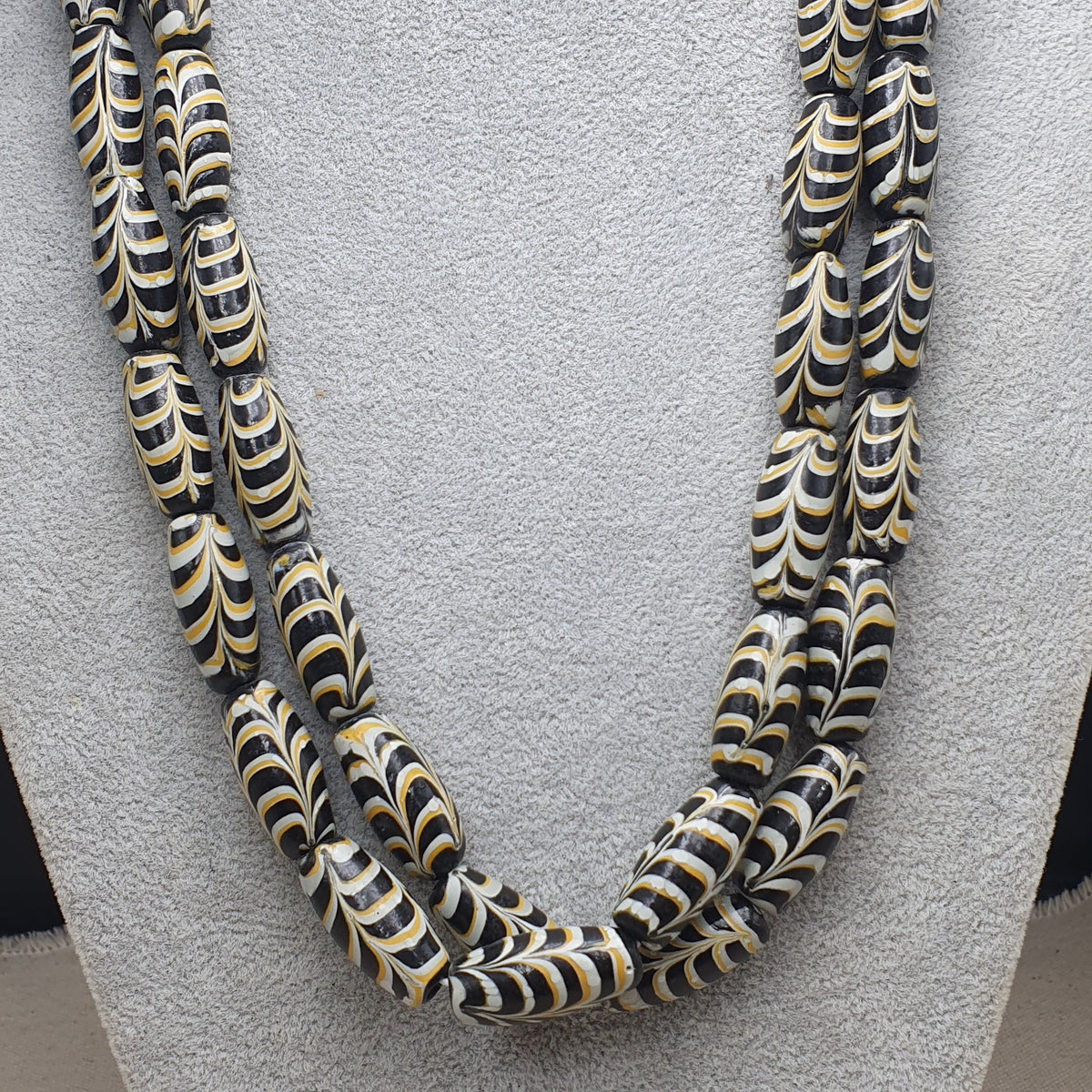 Collier de perles vintage en verre de plumes d'art Venerano