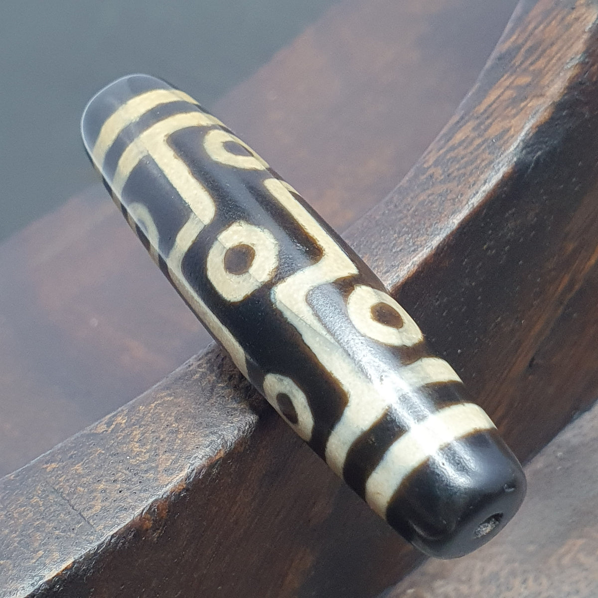 Amulette tibétaine de perle Dzi en agate à 9 yeux de l'Himalaya