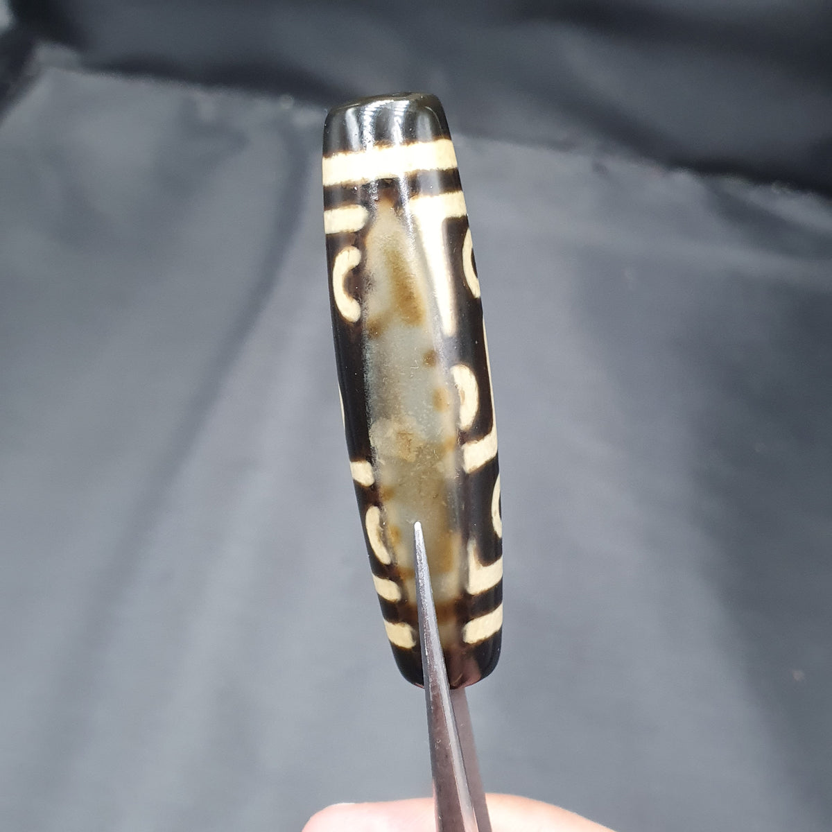 Amulette tibétaine de perle Dzi en agate à 9 yeux de l'Himalaya