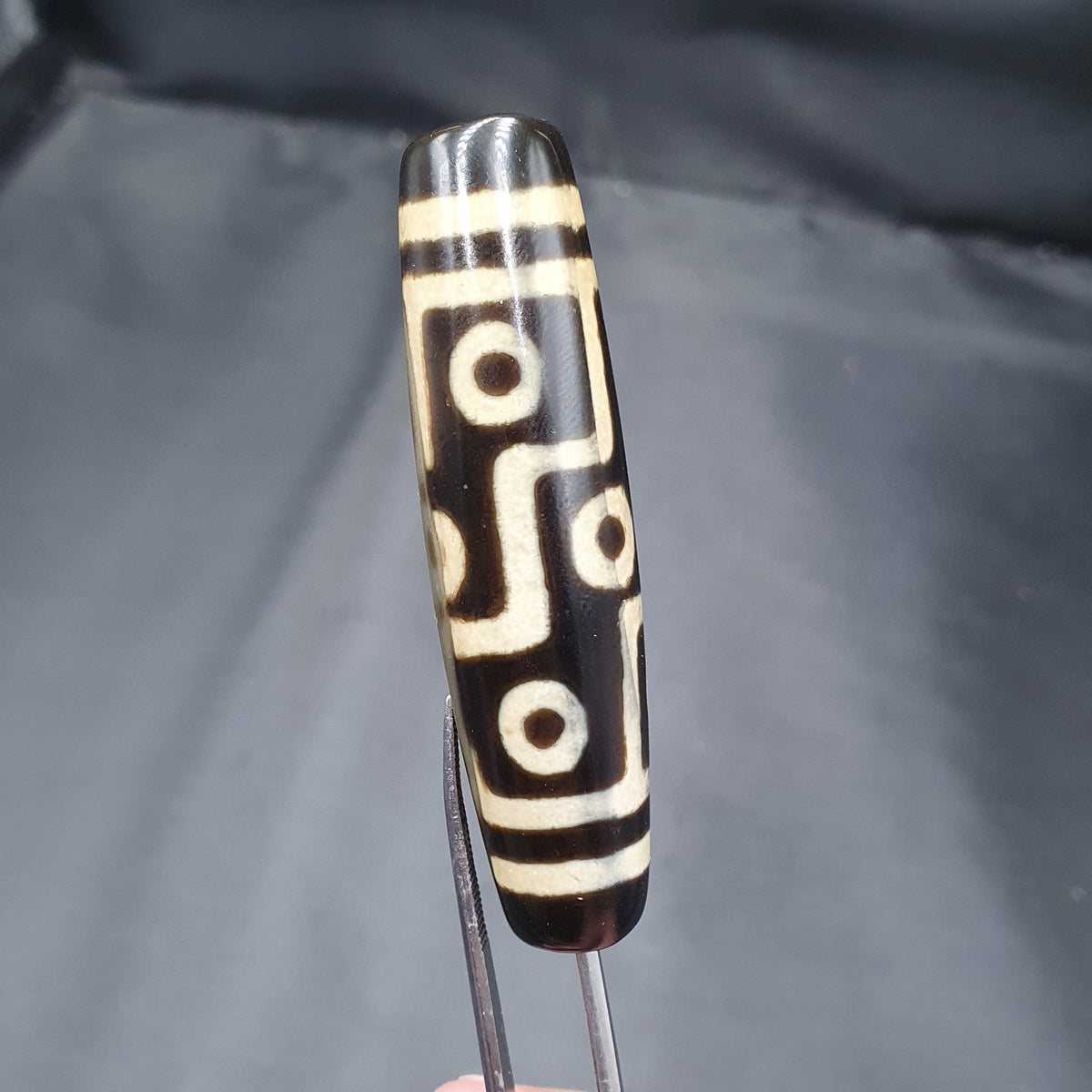 Amulette tibétaine de perle Dzi en agate à 9 yeux de l'Himalaya