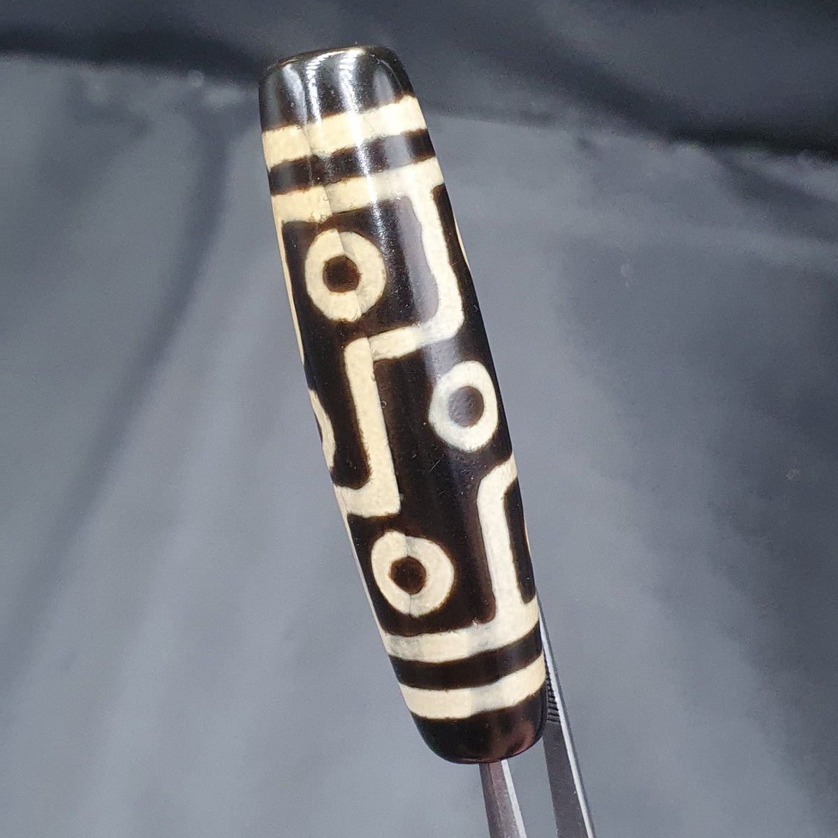 Amulette tibétaine de perle Dzi en agate à 9 yeux de l'Himalaya