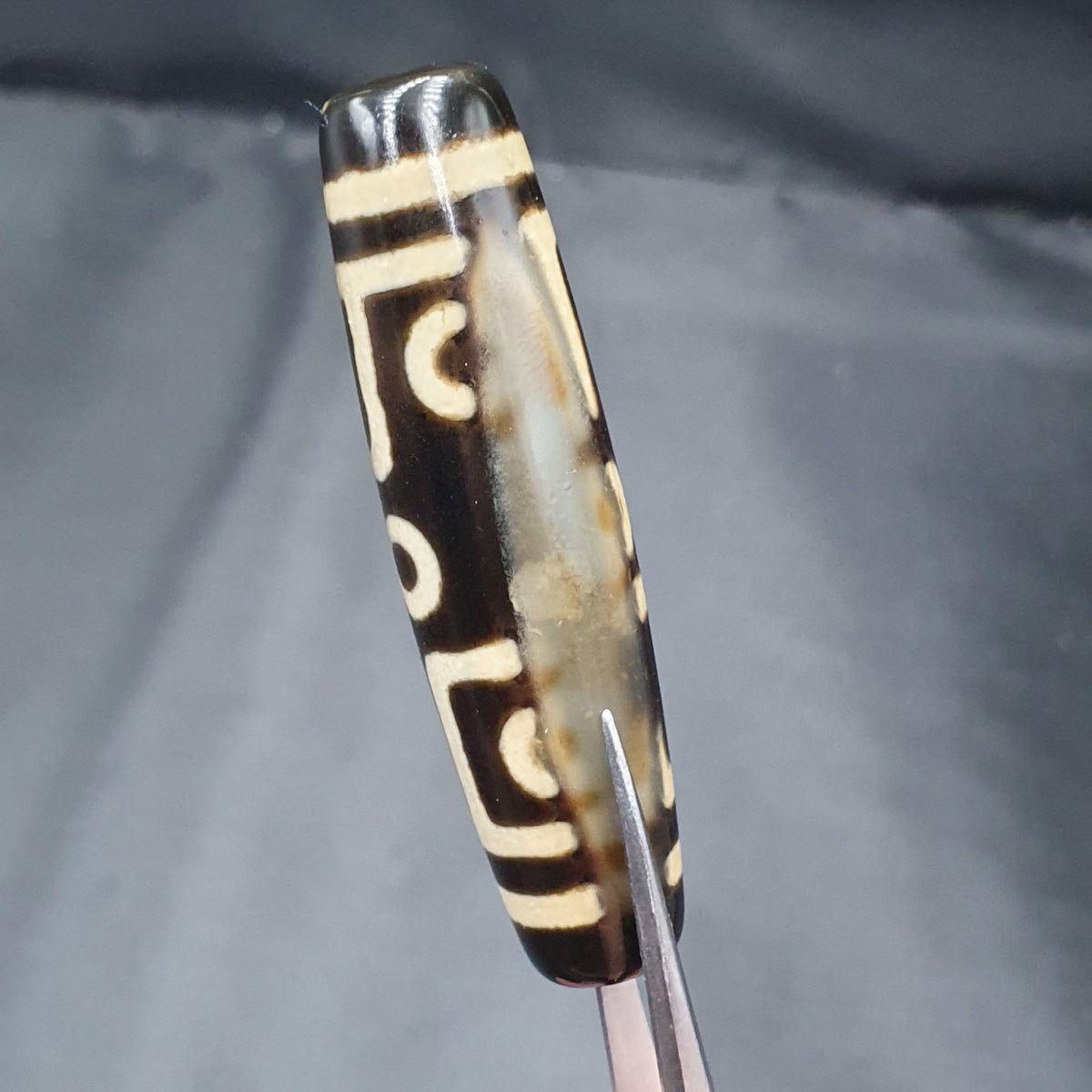 Amulette tibétaine de perle Dzi en agate à 9 yeux de l'Himalaya