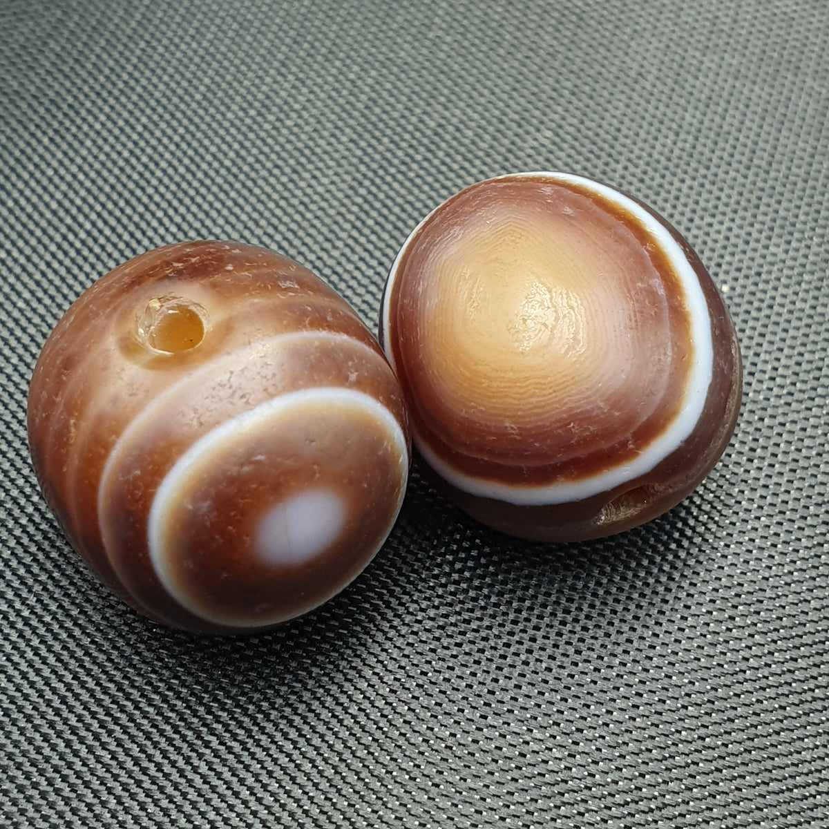 Lot de 2 perles vintage Agate œil Suliemani de l'Himalaya