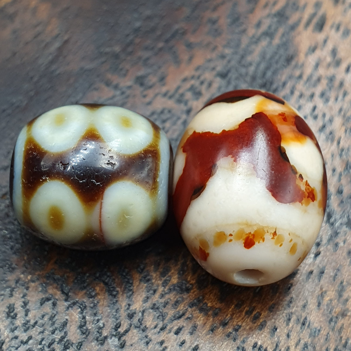 Lot of 2 Vintage Himalayan Suliemani Eye Agate beads