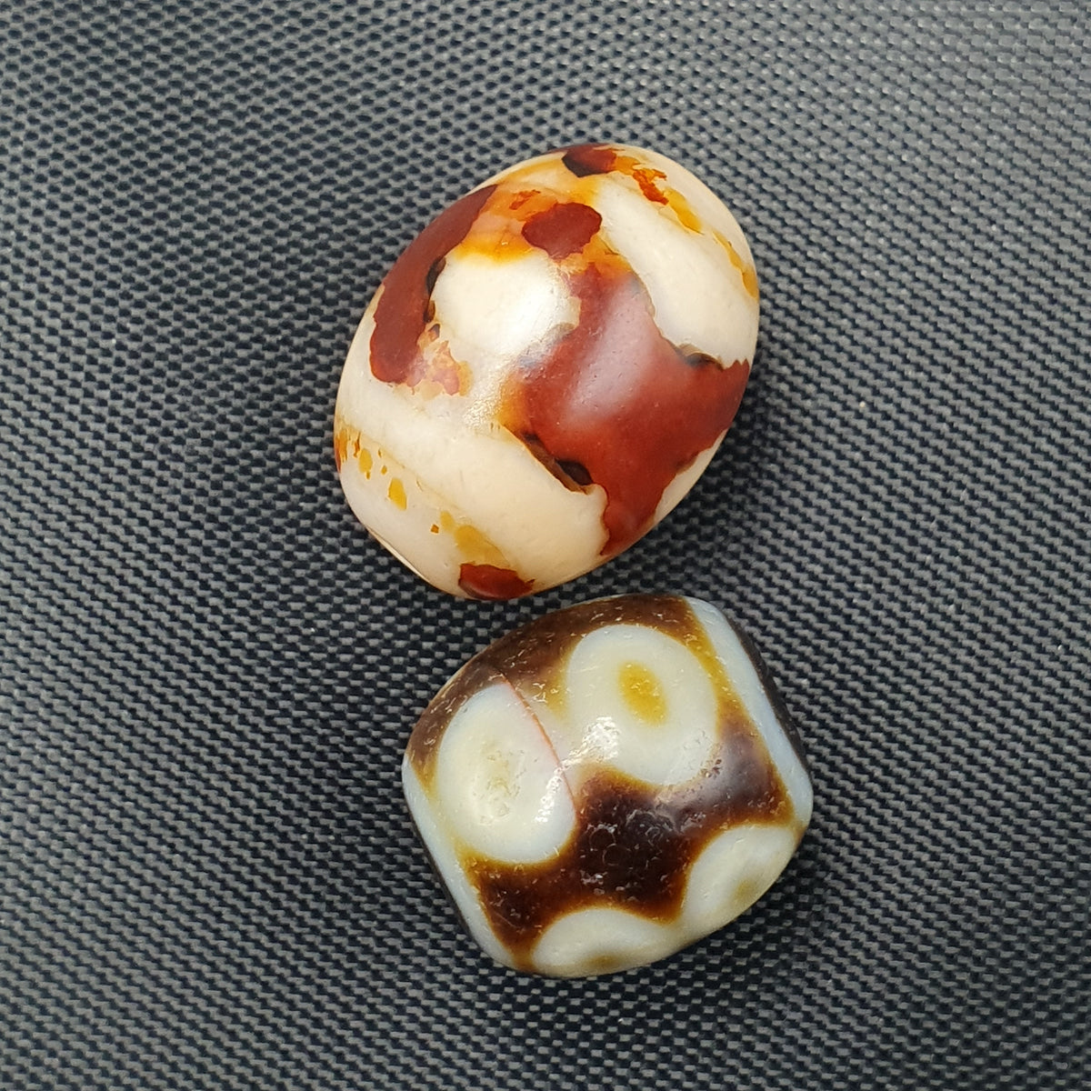 Lot of 2 Vintage Himalayan Suliemani Eye Agate beads