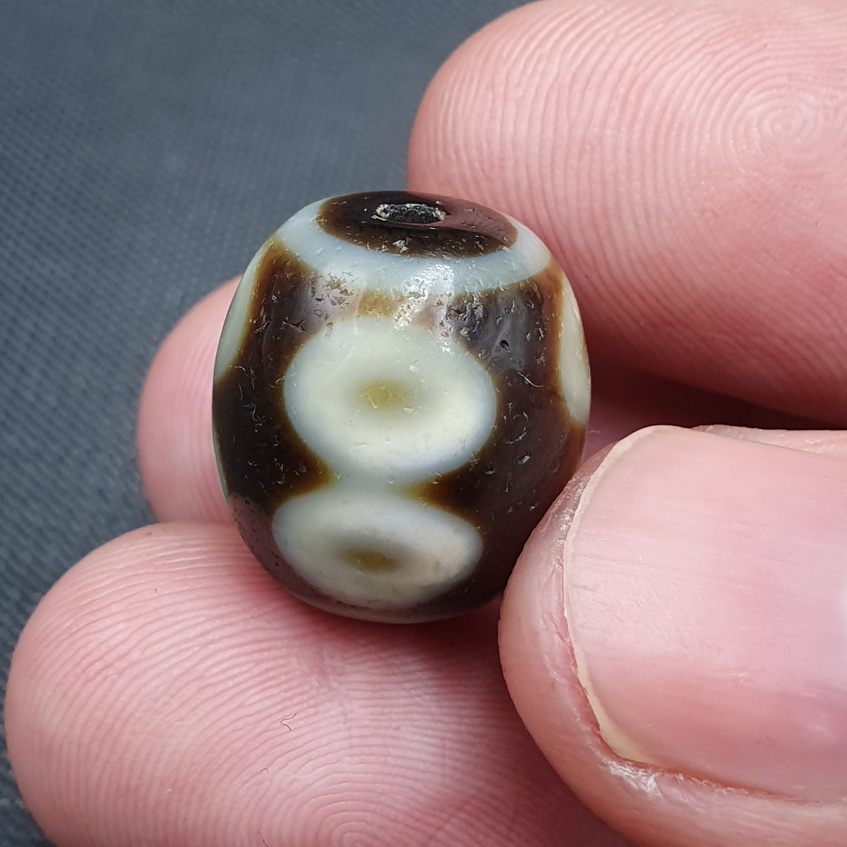 Lot of 2 Vintage Himalayan Suliemani Eye Agate beads