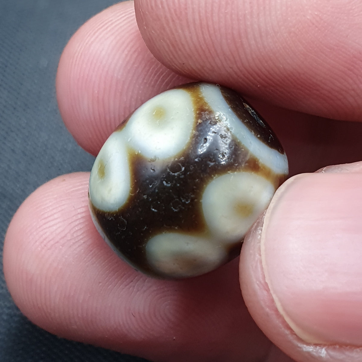 Lot of 2 Vintage Himalayan Suliemani Eye Agate beads