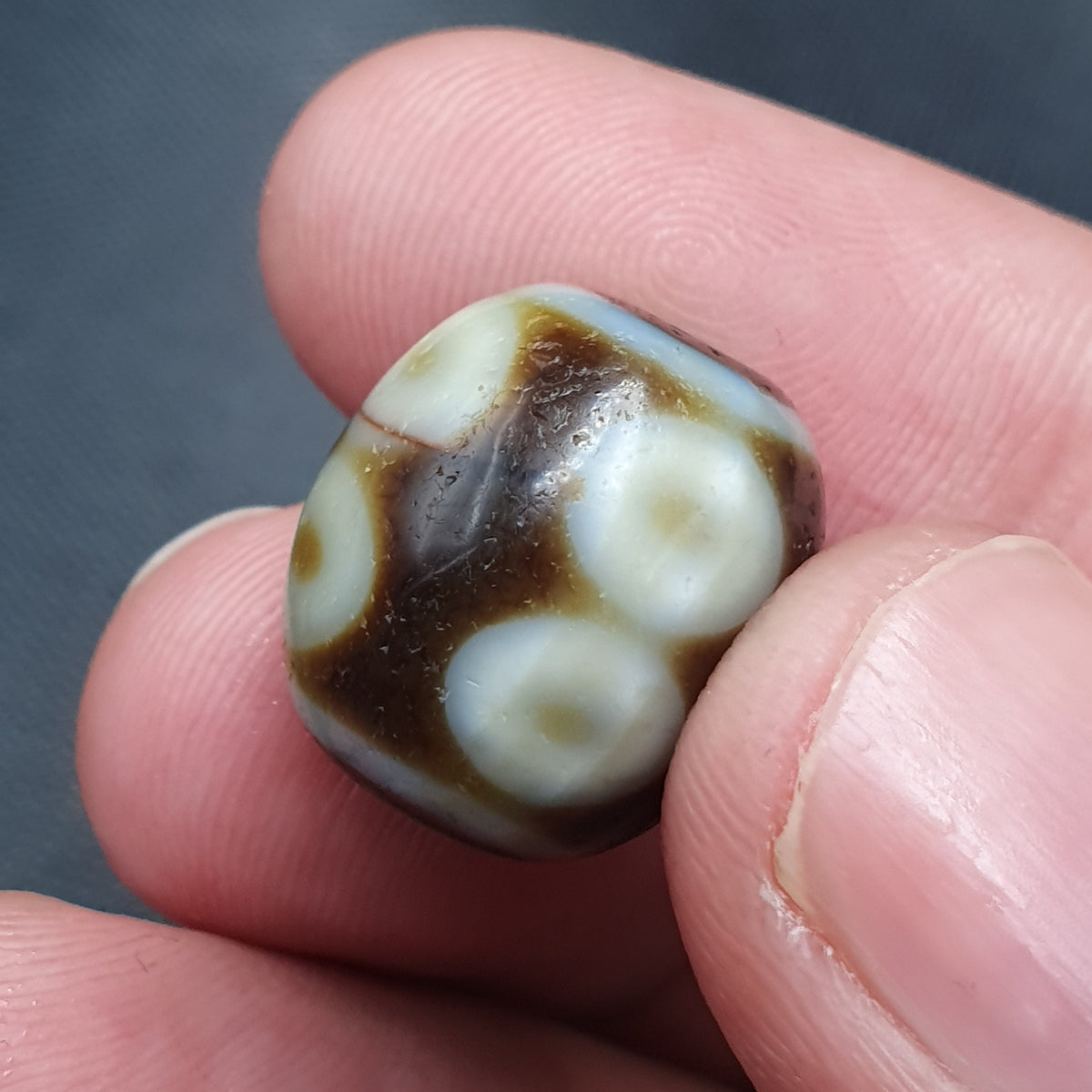 Lot of 2 Vintage Himalayan Suliemani Eye Agate beads