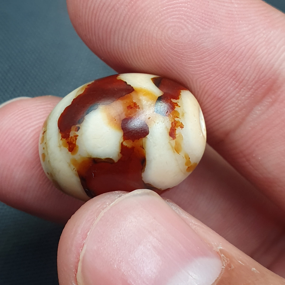 Lot of 2 Vintage Himalayan Suliemani Eye Agate beads