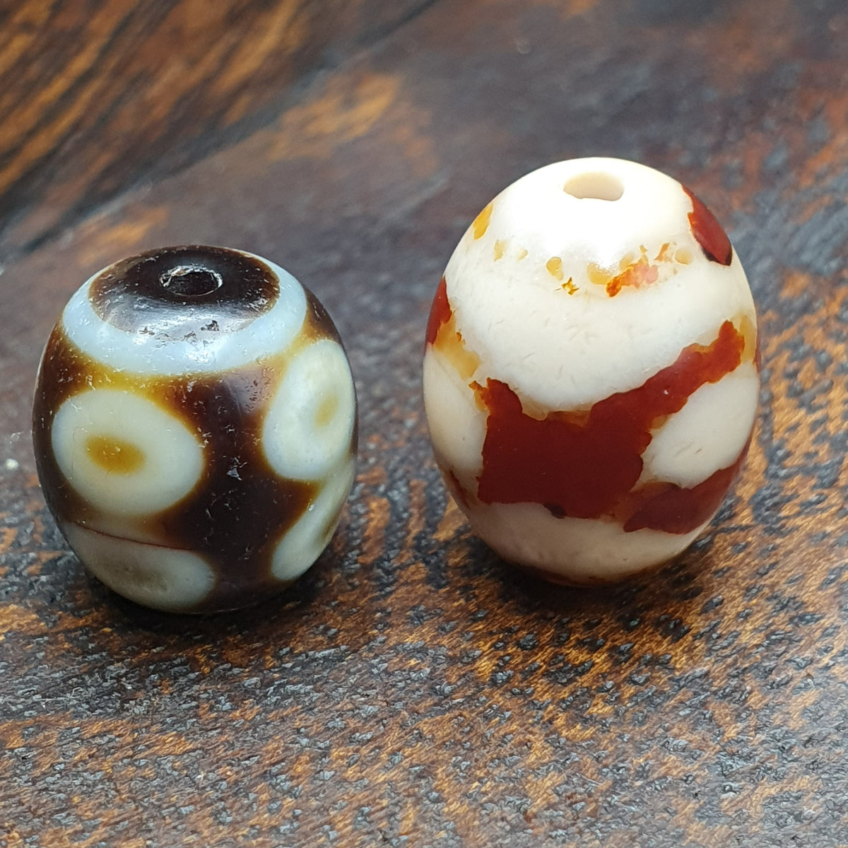 Lot of 2 Vintage Himalayan Suliemani Eye Agate beads