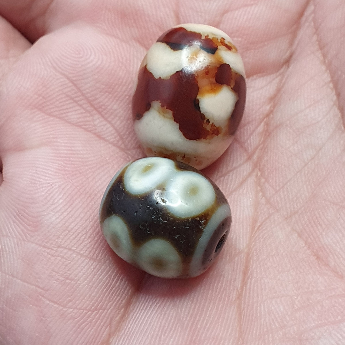 Lot of 2 Vintage Himalayan Suliemani Eye Agate beads