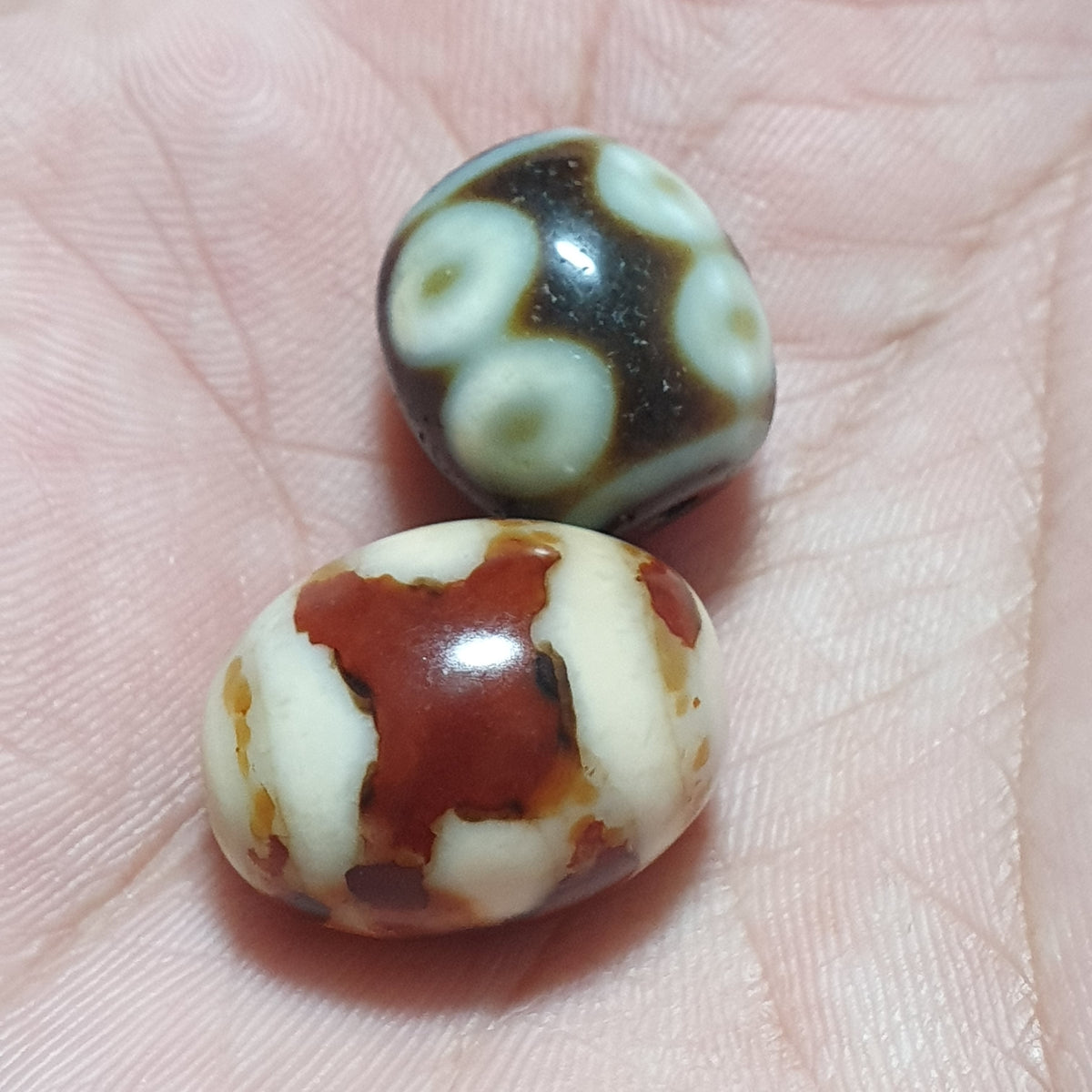 Lot of 2 Vintage Himalayan Suliemani Eye Agate beads