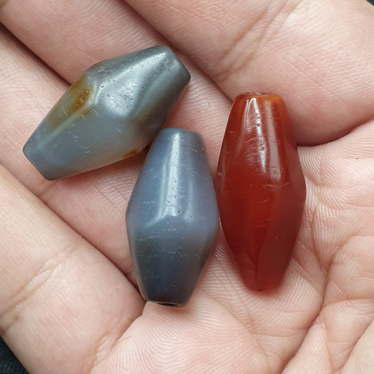 Lot de 3 perles d'agate vintage en Cornaline et Calcédoine Grise